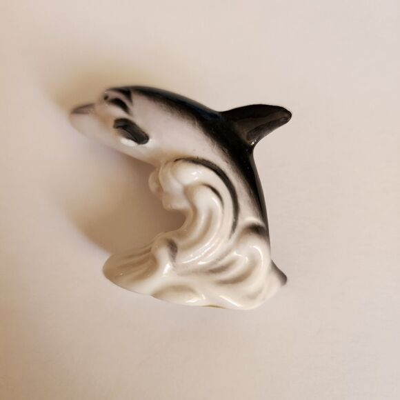 Set of Two Miniature Figurines Killer Whale and a Dolphin Sea World - Picture 3 of 6